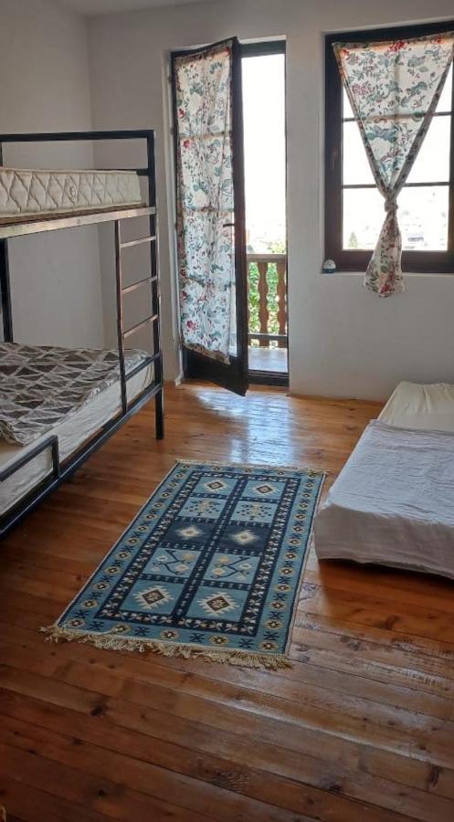 Oda Guesthouse Призрен Екстериор снимка