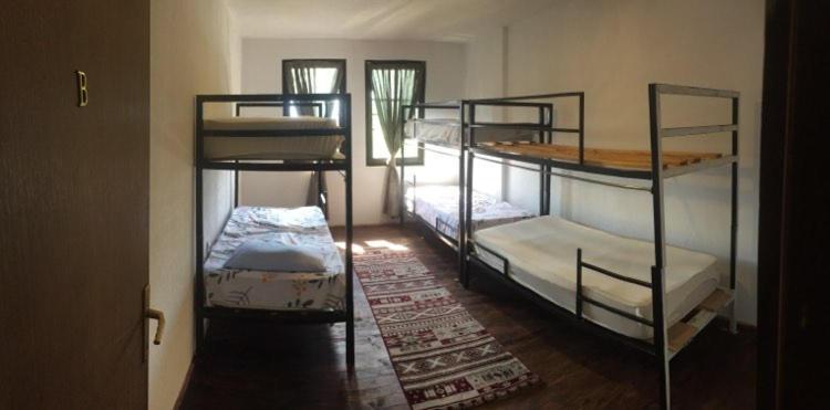 Oda Guesthouse Призрен Екстериор снимка